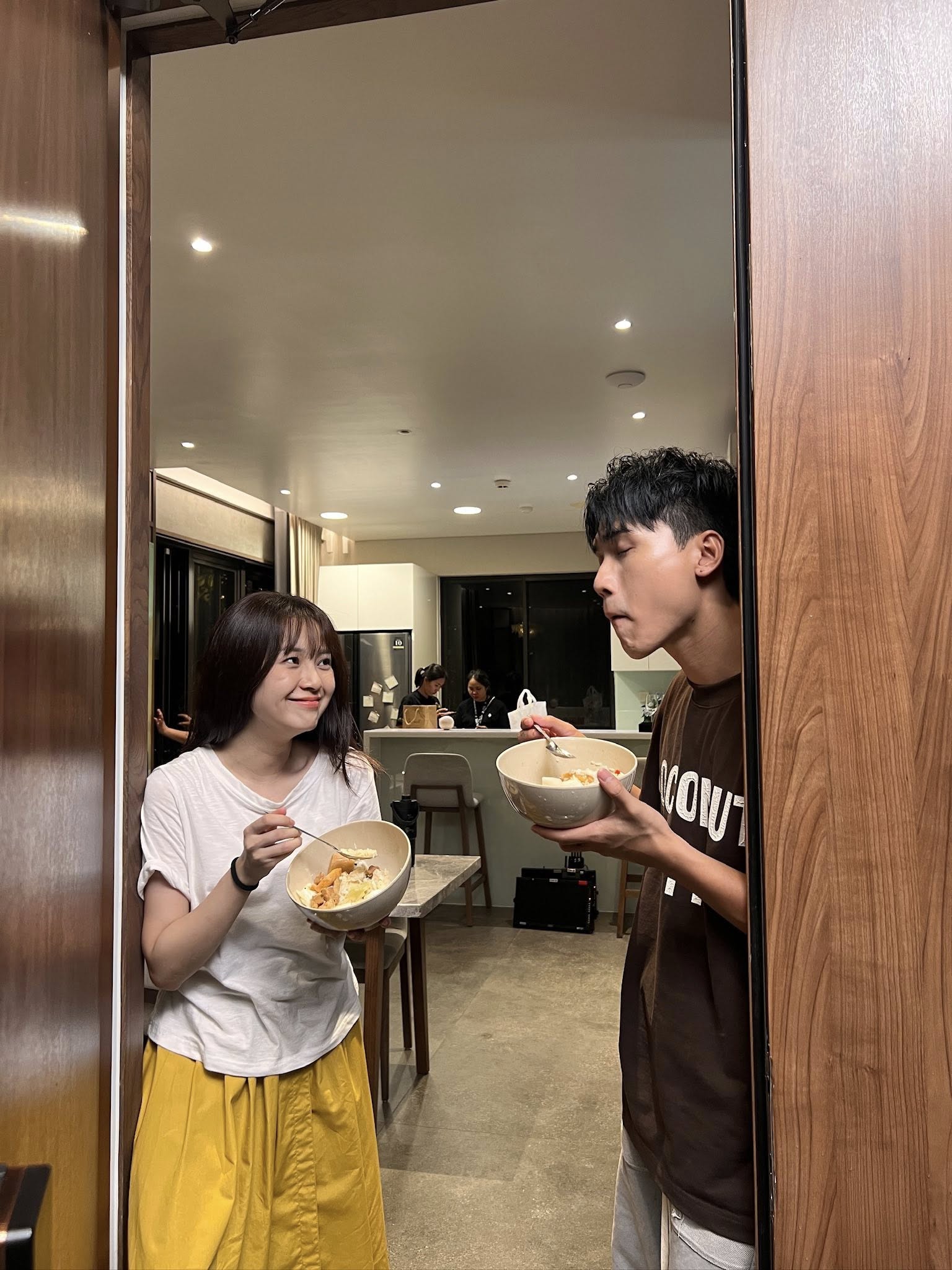 Bị t&oacute;m d&iacute;nh cảnh &ocirc;m eo giữa sự kiện, nay cặp sao Việt quyết định c&ocirc;ng khai?- Ảnh 4.