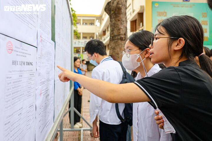 Hai trường chuy&ecirc;n ở H&agrave; Nội c&ocirc;ng bố lịch thi lớp 10- Ảnh 1.