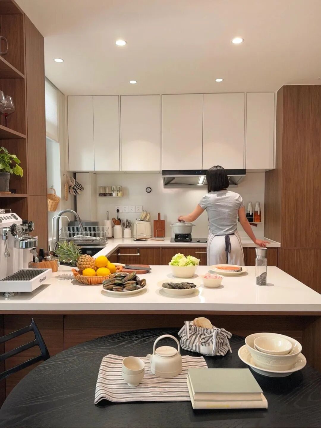 Chuyển về nh&agrave; mới 2 th&aacute;ng, t&ocirc;i mới hiểu: C&oacute; một kiểu mệt mỏi gọi l&agrave; &ldquo;nấu ăn t&ugrave;y tiện trong bếp&rdquo; v&agrave; 6 thiết kế đẹp nhưng bất tiện n&agrave;y l&agrave; nguy&ecirc;n nh&acirc;n- Ảnh 1.