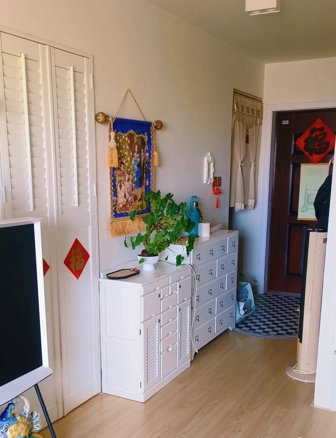 Căn nh&agrave; 33m2 của ch&agrave;ng trai sống một m&igrave;nh g&acirc;y sốt: Ph&ograve;ng ngủ chỉ 3m2 nằm ngay trong ph&ograve;ng kh&aacute;ch!- Ảnh 7.