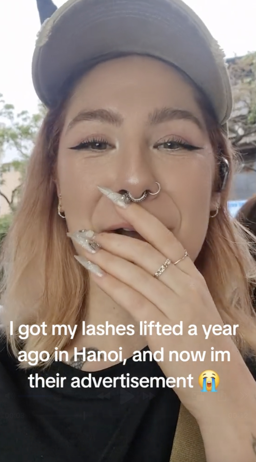 Kh&aacute;ch T&acirc;y đi nối mi ở H&agrave; Nội chụp ảnh feedback dịch vụ, 1 năm sau quay lại ph&aacute;t hiện "th&acirc;n phận mới" của m&igrave;nh- Ảnh 1.