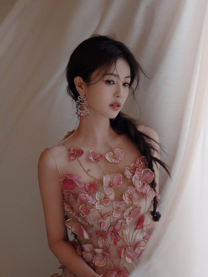 Mỹ nh&acirc;n Cbiz 31 tuổi mặc đẹp kh&ocirc;ng trượt ph&aacute;t n&agrave;o, bảo sao g&aacute;i trẻ thi nhau copy- Ảnh 2.