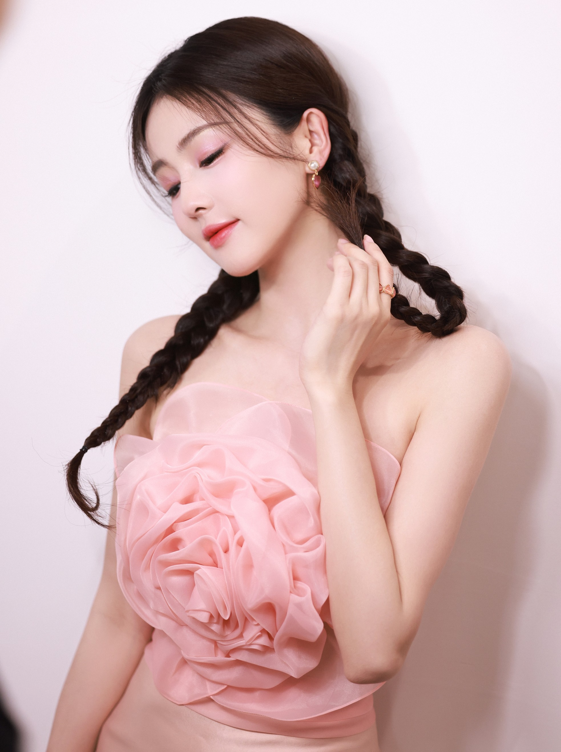 Mỹ nh&acirc;n Cbiz 31 tuổi mặc đẹp kh&ocirc;ng trượt ph&aacute;t n&agrave;o, bảo sao g&aacute;i trẻ thi nhau copy- Ảnh 3.