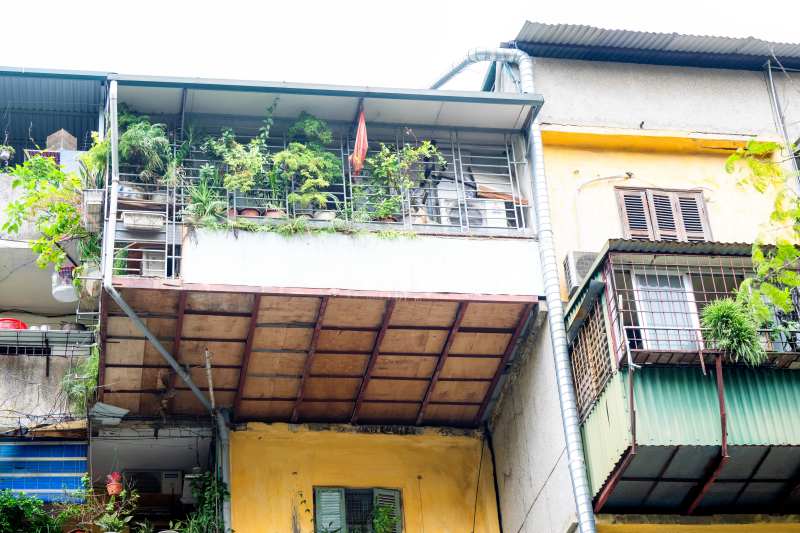 Tận thấy căn nhà “tổ chim” treo lơ lửng bên hông khu tập thể cũ tại Hà Nội: "Nhà của người liều"- Ảnh 8. Tận thấy căn nhà “tổ chim” treo lơ lửng bên hông khu tập thể cũ tại Hà Nội: "Nhà của người liều"- Ảnh 8.