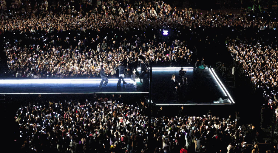 Cảnh tượng chưa từng thấy ở "tr&aacute;i tim Seoul", BTS thu h&uacute;t 42 ngh&igrave;n người đến concert miễn ph&iacute;- Ảnh 3.