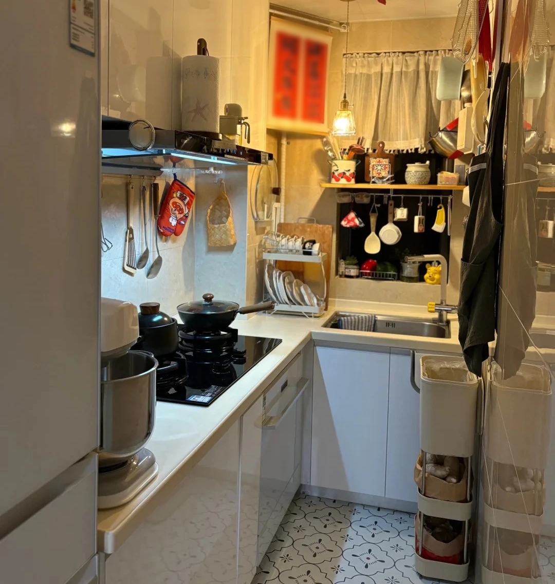 Căn nh&agrave; 33m2 của ch&agrave;ng trai sống một m&igrave;nh g&acirc;y sốt: Ph&ograve;ng ngủ chỉ 3m2 nằm ngay trong ph&ograve;ng kh&aacute;ch!- Ảnh 10.