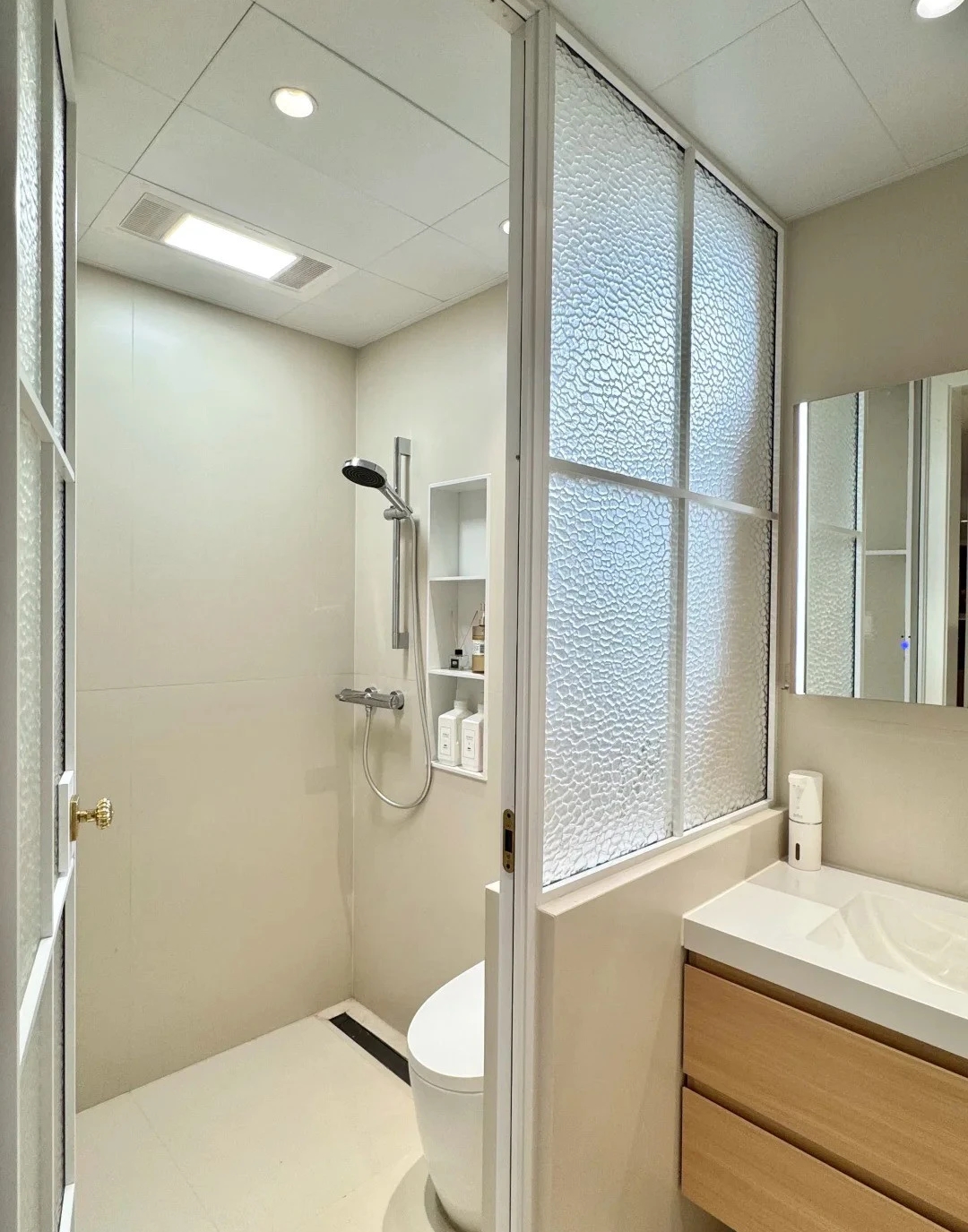 Căn nh&agrave; 33m2 của ch&agrave;ng trai sống một m&igrave;nh g&acirc;y sốt: Ph&ograve;ng ngủ chỉ 3m2 nằm ngay trong ph&ograve;ng kh&aacute;ch!- Ảnh 12.