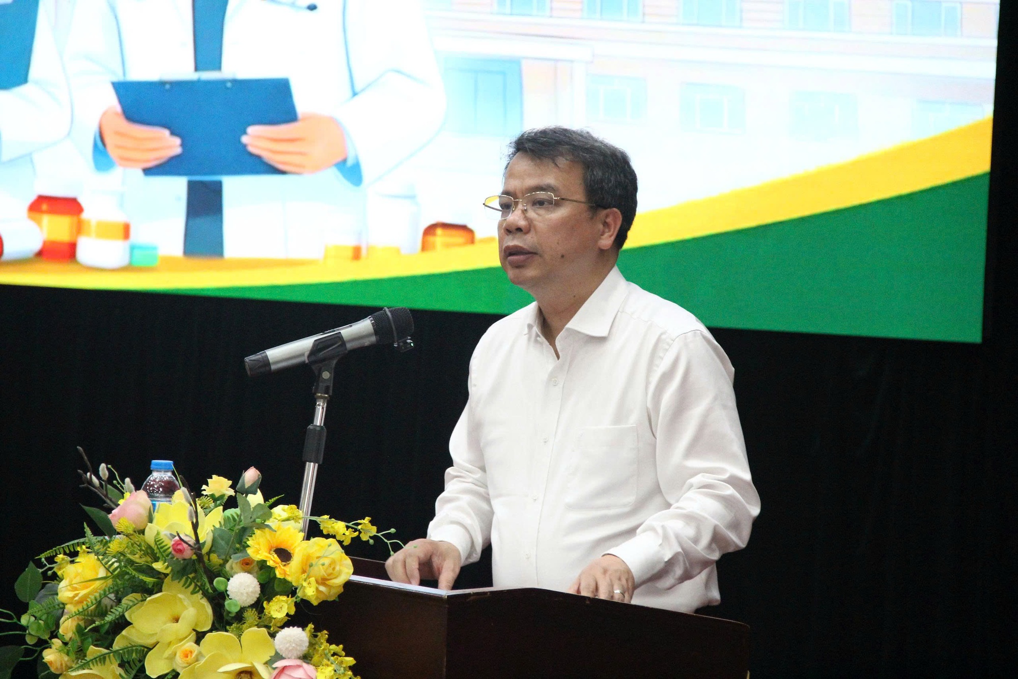 Sinh viên ngành y phải thực hành 12 tháng nếu muốn trở thành bác sĩ- Ảnh 1. Sinh viên ngành y phải thực hành 12 tháng nếu muốn trở thành bác sĩ- Ảnh 1.