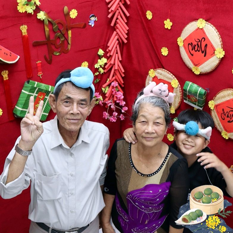 Nam sinh lớp 11 c&ugrave;ng b&agrave; nội quay clip &ldquo;gửi m&igrave;nh 10 năm sau&rdquo;: Kh&oacute; k&igrave;m được nước mắt khi xem đến cuối, nhiều sao Việt để lại b&igrave;nh luận- Ảnh 4.