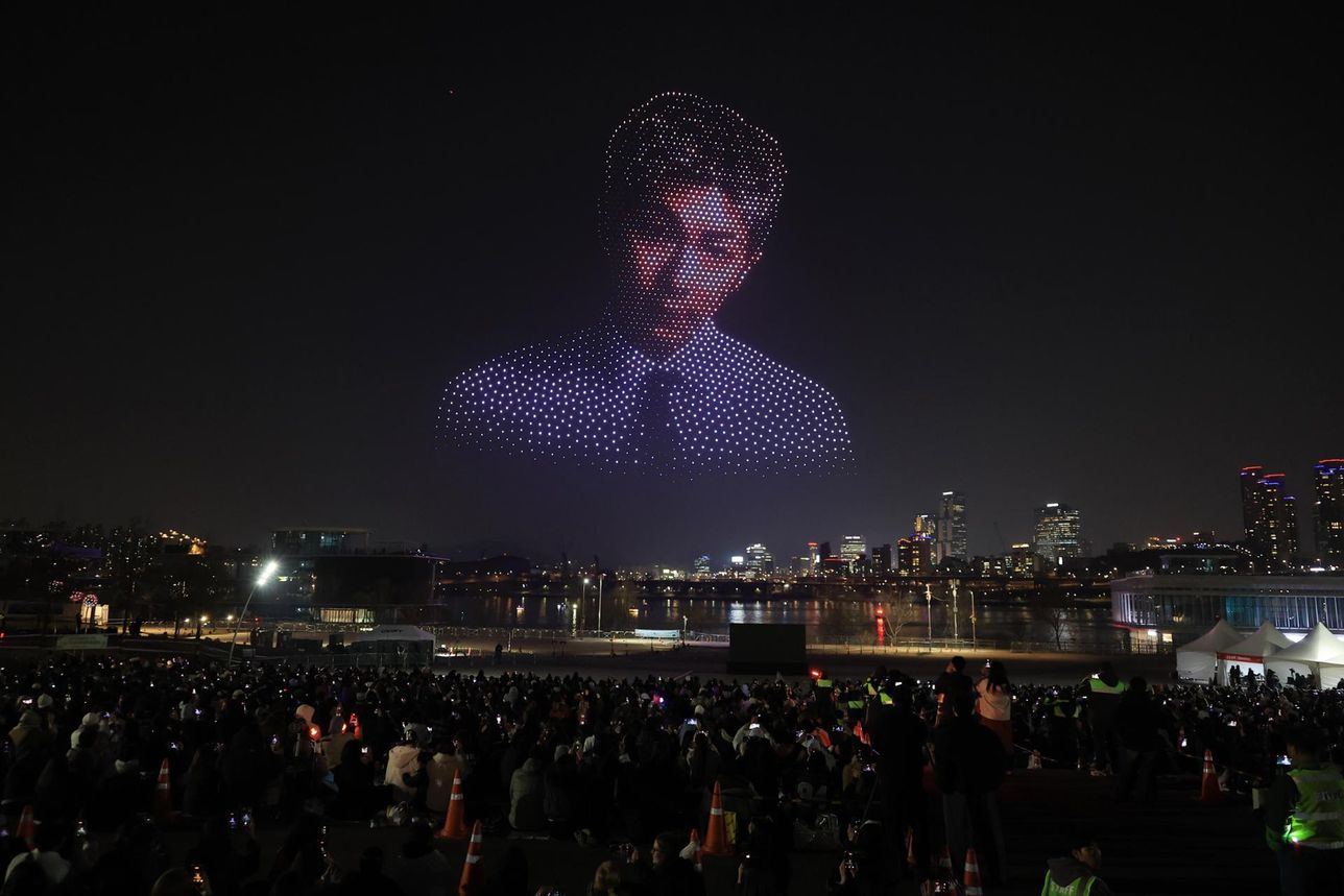 Seoul phủ t&iacute;m: Cổng th&agrave;nh&nbsp;Sungnyemun, th&aacute;p Namsan, h&agrave;ng ngh&igrave;n drone tr&ecirc;n s&ocirc;ng H&agrave;n v&agrave; hơn thế nữa!- Ảnh 9.