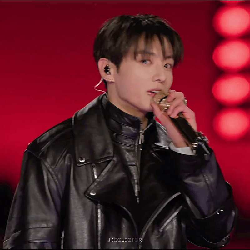 Zoom cận visual Jung Kook - V ở concert Gwanghwamun: Nhan sắc kh&ocirc;ng vết gợn xước, đ&uacute;ng l&agrave; &ldquo;mỹ nam đẹp nhất thế giới&rdquo;!- Ảnh 3.