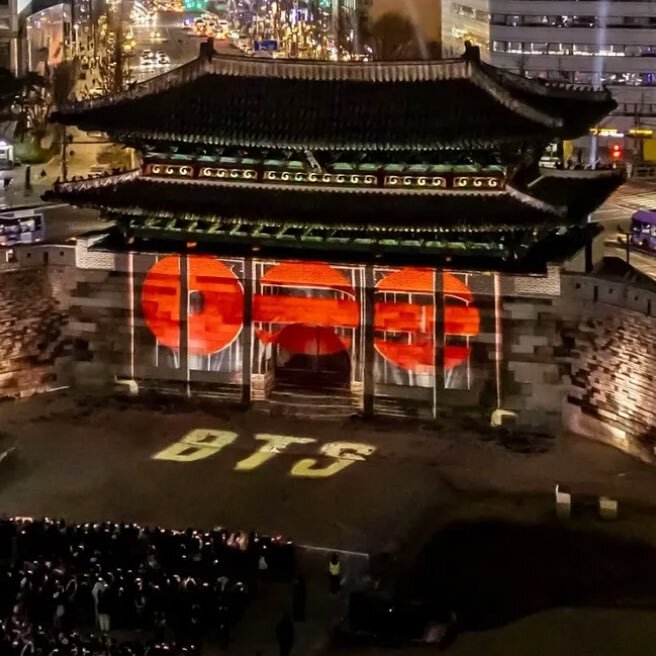 Trước giờ G concert miễn phí của BTS: Thủ tướng Hàn Quốc đích thân thị sát, hàng chục nghìn fan đổ bộ- Ảnh 7. Trước giờ G concert miễn phí của BTS: Thủ tướng Hàn Quốc đích thân thị sát, hàng chục nghìn fan đổ bộ- Ảnh 7.