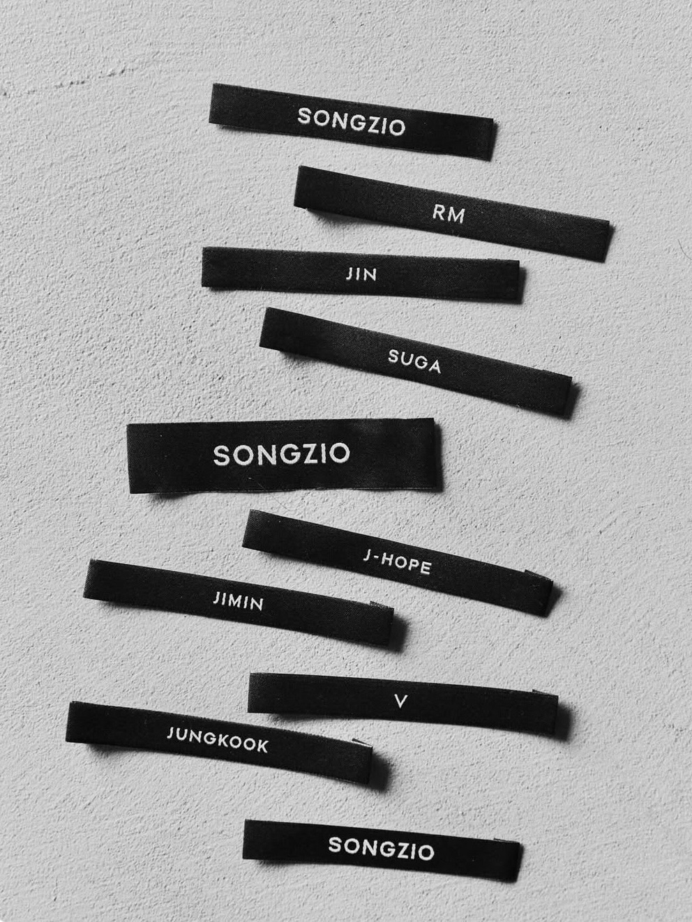 "Nh&agrave; vua" trở lại: BTS đ&atilde;i cả thế giới 7 diện mạo cực phẩm v&agrave; thời trang vừa avant-garde, vừa đậm bản sắc quốc gia- Ảnh 7.