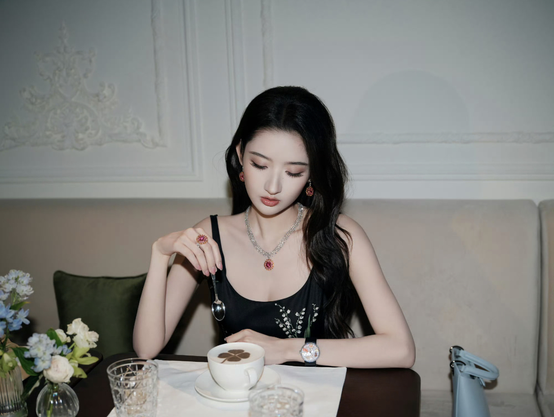 4 mỹ nh&acirc;n hợp đ&oacute;ng tiểu thư h&agrave;o m&ocirc;n nhất Trung Quốc: Cao qu&yacute; sang chảnh từ phim đến đời, kh&ocirc;ng cần phải diễn- Ảnh 7.