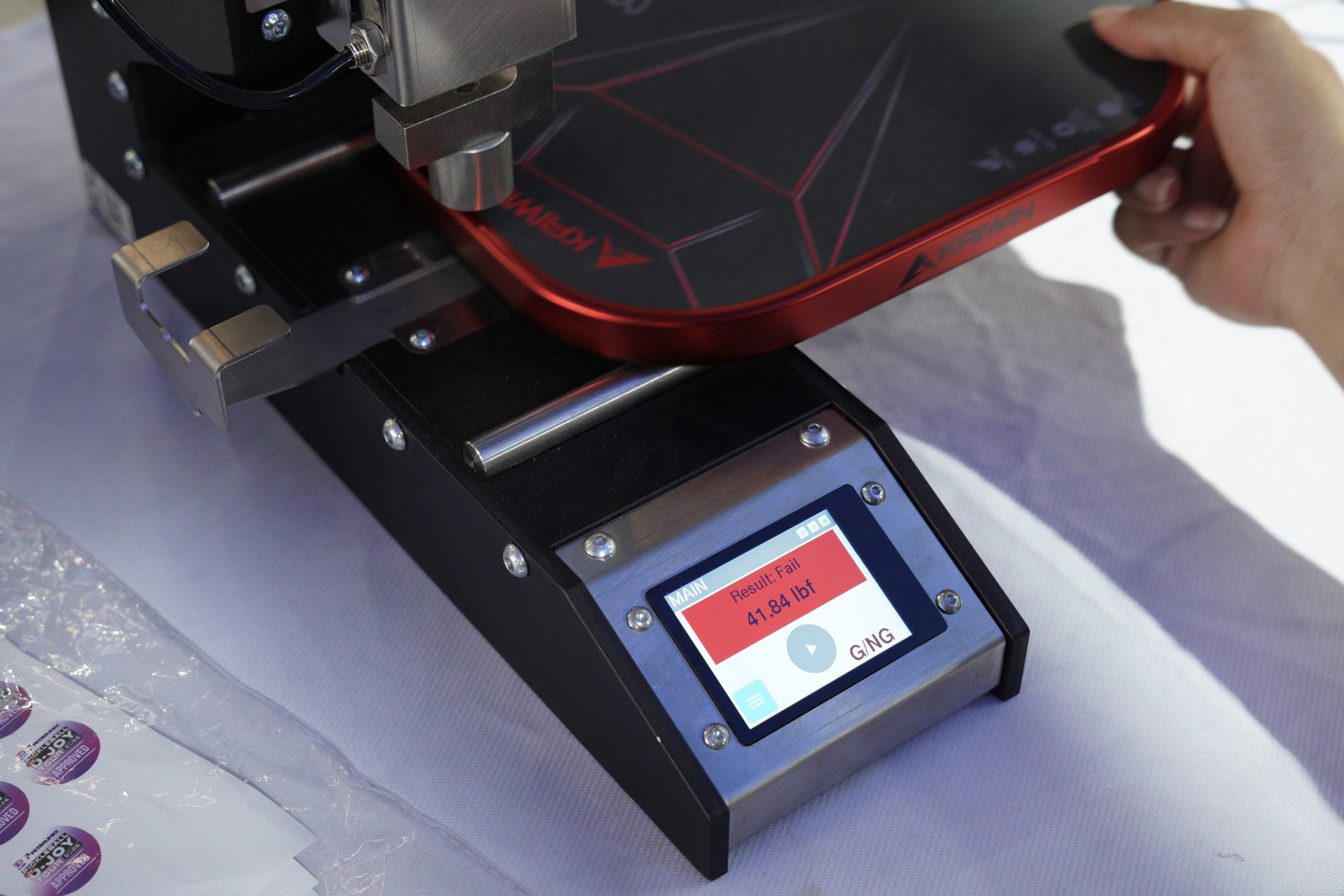 Cận cảnh chiếc m&aacute;y test khiến bao tay vợt thấp thỏm kh&ocirc;ng y&ecirc;n tại Pickleball D-Joy Tour 2026- Ảnh 1.