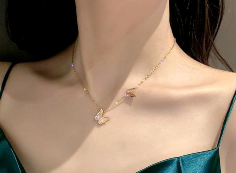 Khi phụ nữ đeo v&ograve;ng cổ, v&agrave;ng hay bạc tốt hơn?- Ảnh 1.