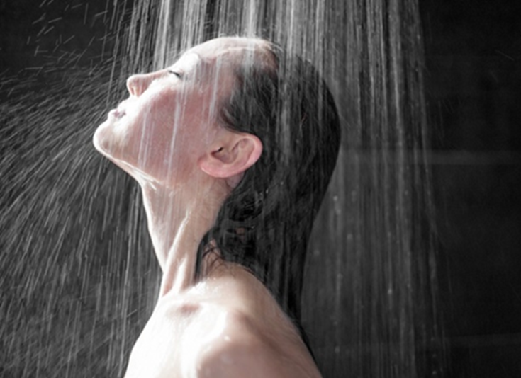 1 th&oacute;i quen rửa mặt khiến da gi&agrave; nhanh, nhiều chị em đang l&agrave;m mỗi ng&agrave;y- Ảnh 1.