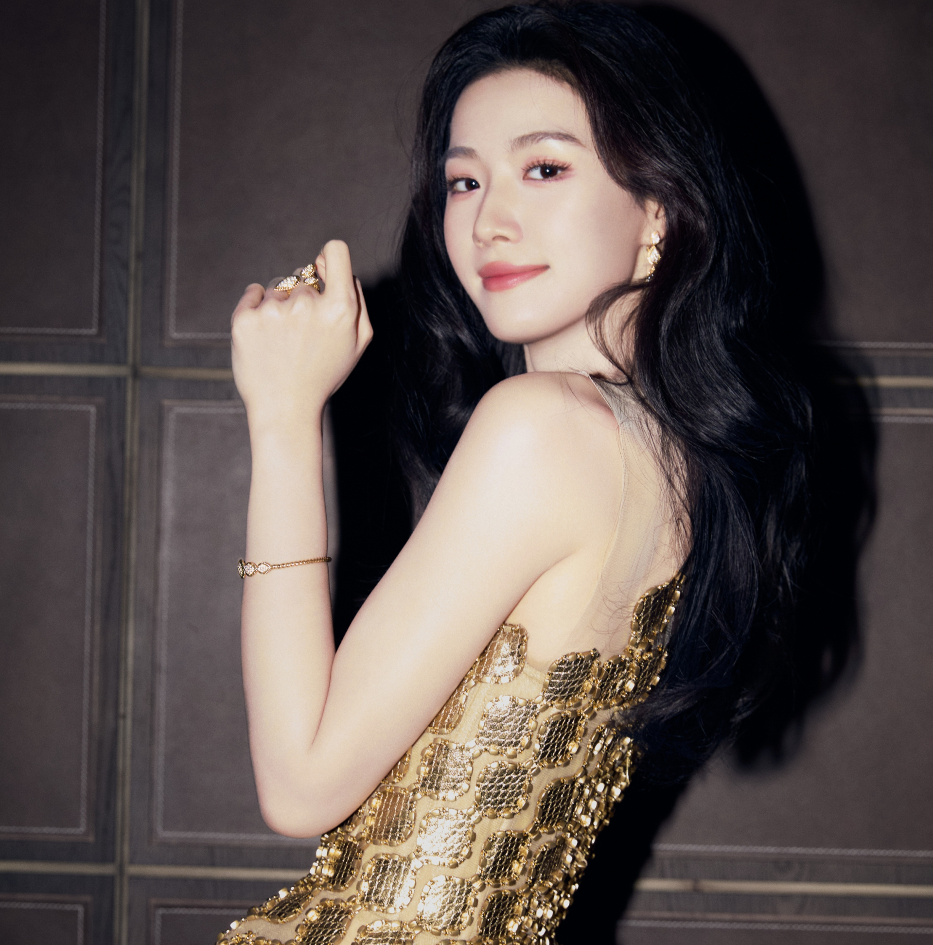 M&agrave;n lột x&aacute;c 180 độ chấn động Trung Quốc: Từ g&aacute;i qu&ecirc; k&eacute;m sang đến nữ thần sắc đẹp khiến 12 triệu người m&ecirc; đắm- Ảnh 1.