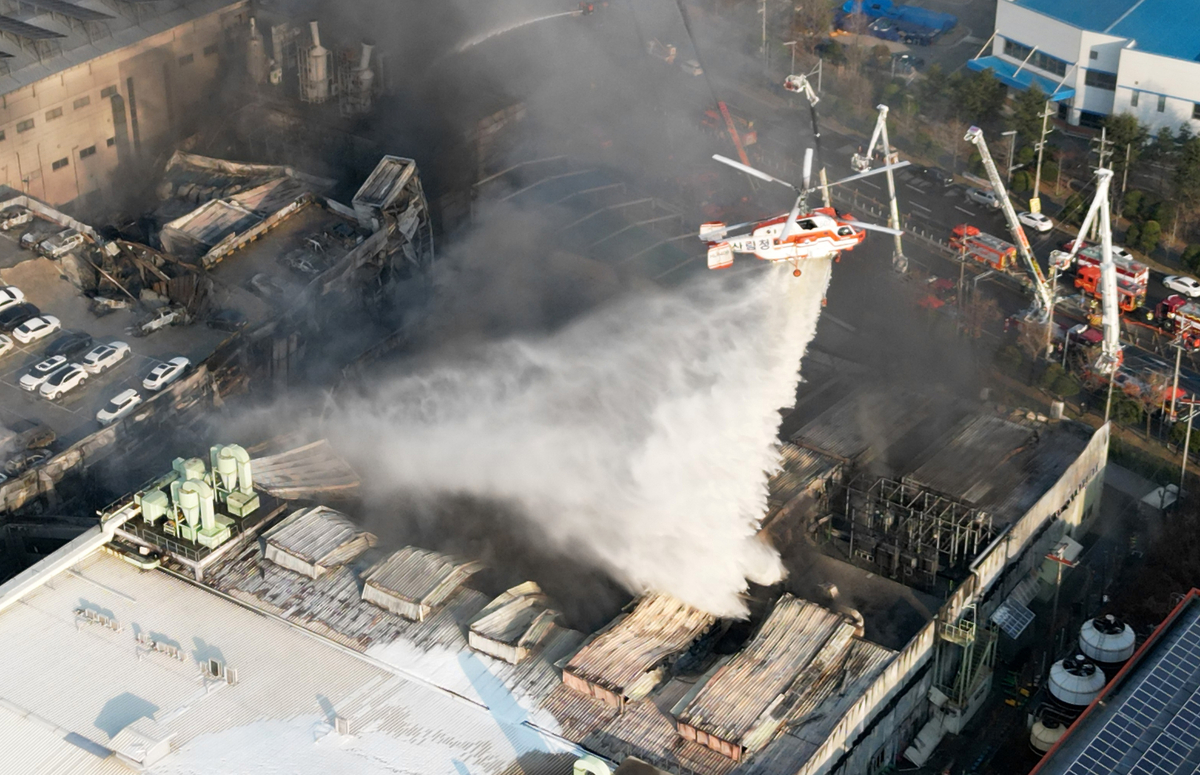 Thảm kịch hỏa hoạn tại nh&agrave; m&aacute;y H&agrave;n Quốc: Tất cả những người mất t&iacute;ch đều đ&atilde; tử vong, số người bị thương l&ecirc;n đến 60 người- Ảnh 1.