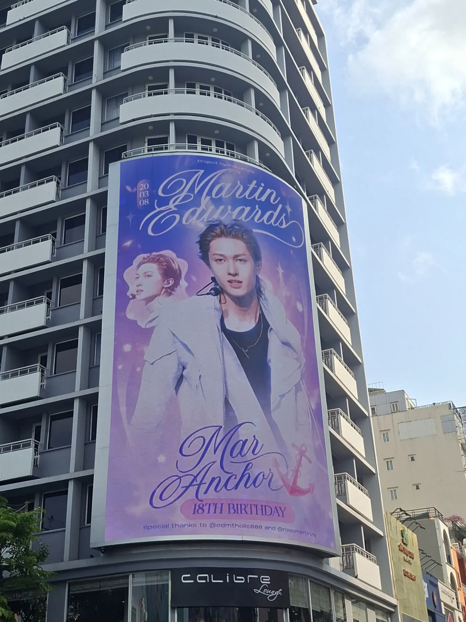 Mỹ nam 1m9 đang nổi tiếng: 6 th&aacute;ng 10 triệu fan, c&oacute; cả bức tường check-in ở H&agrave; Nội, l&agrave;m 1 TTTM đ&ocirc;ng k&iacute;n người- Ảnh 7.