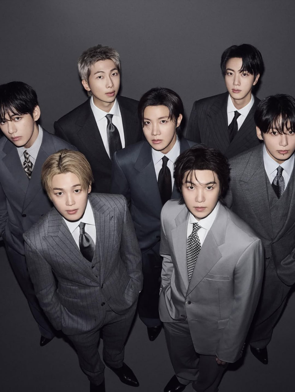 Đẳng cấp "nh&agrave; vua trở lại": 10 ph&uacute;t b&aacute;n 1 triệu album, cả loạt kỷ lục bị BTS x&ocirc; đổ sau 1 ng&agrave;y- Ảnh 1.