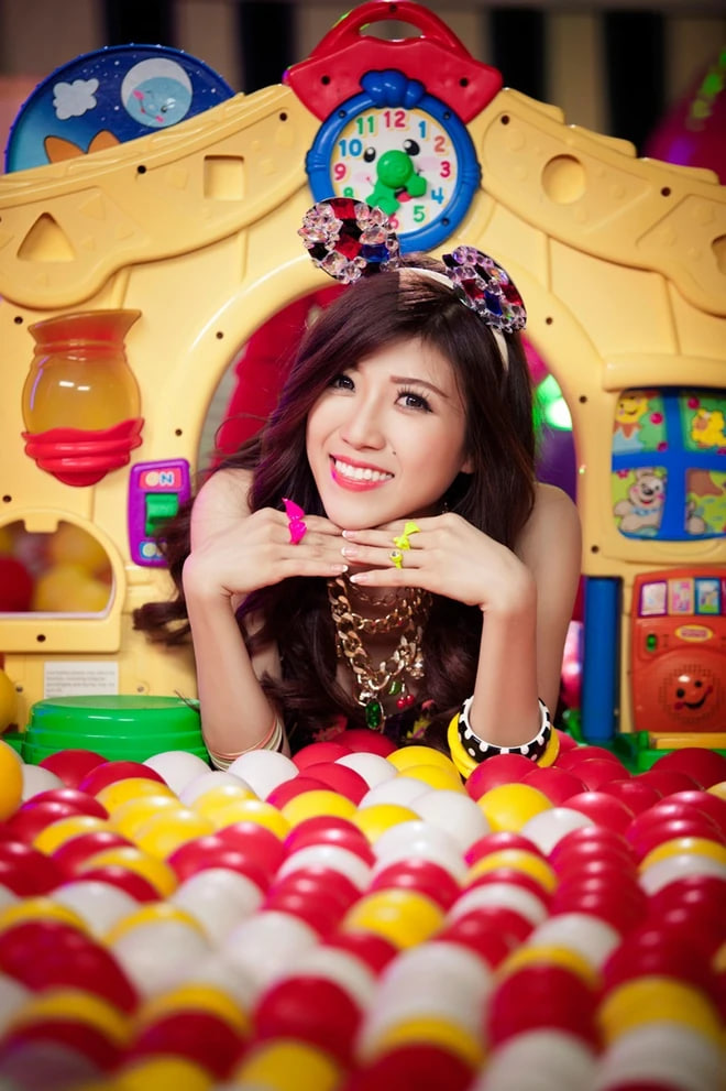 Mỹ nh&acirc;n Việt khiến netizen Trung cho&aacute;ng v&aacute;ng: L&aacute; ngọc c&agrave;nh v&agrave;ng nh&agrave; ngoại giao, gia thế - t&agrave;i năng tiểu thuyết cũng kh&ocirc;ng d&aacute;m viết- Ảnh 3.