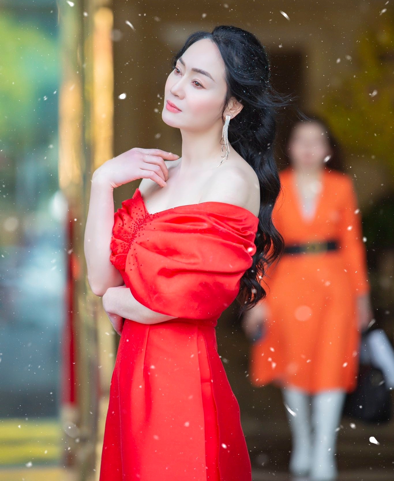 NSƯT l&agrave; ngoại lệ của Vbiz: 49 tuổi vẫn trẻ đẹp kh&ocirc;ng thể tả, body mướt mượt ăn đứt g&aacute;i 18- Ảnh 12.