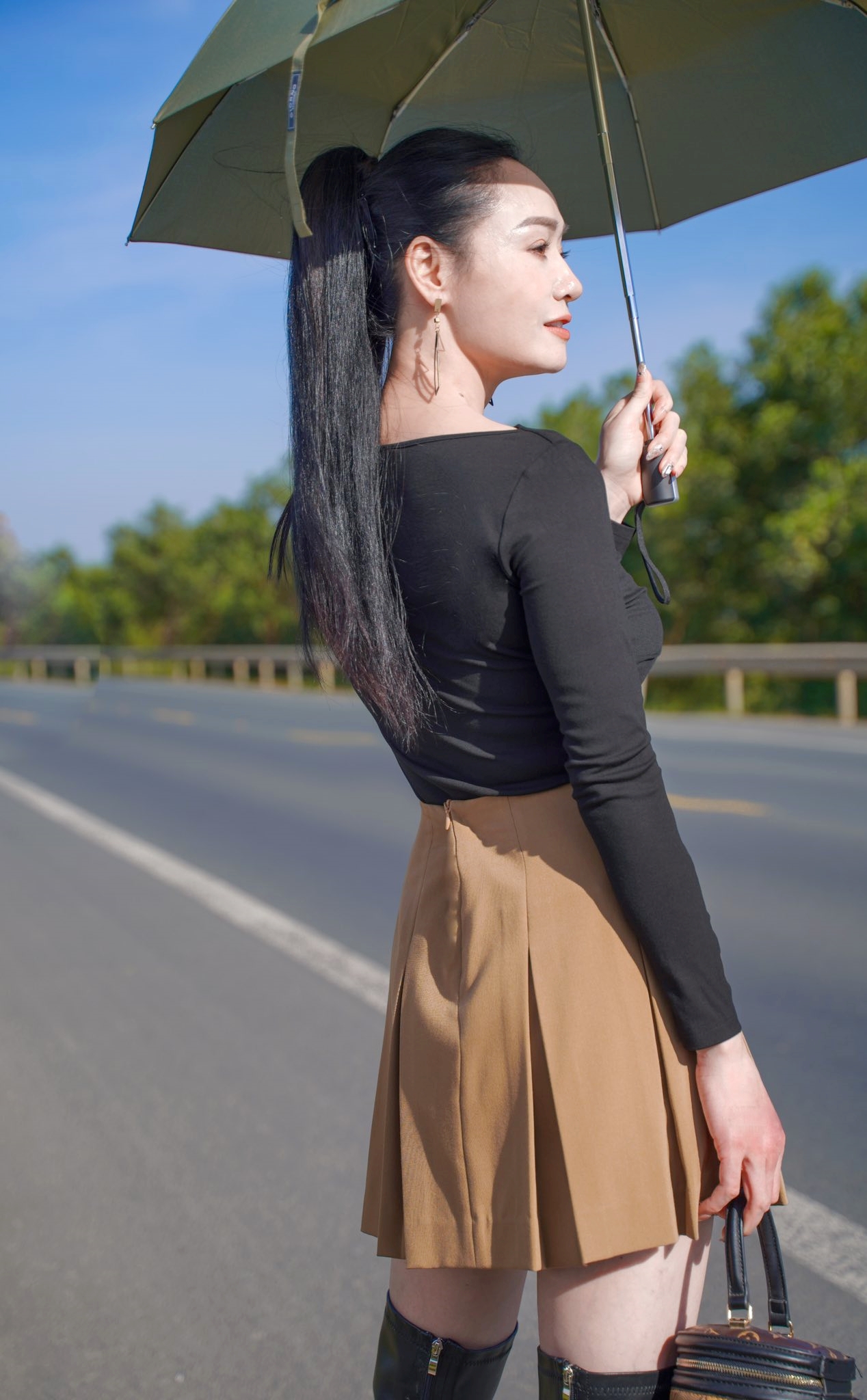 NSƯT l&agrave; ngoại lệ của Vbiz: 49 tuổi vẫn trẻ đẹp kh&ocirc;ng thể tả, body mướt mượt ăn đứt g&aacute;i 18- Ảnh 4.