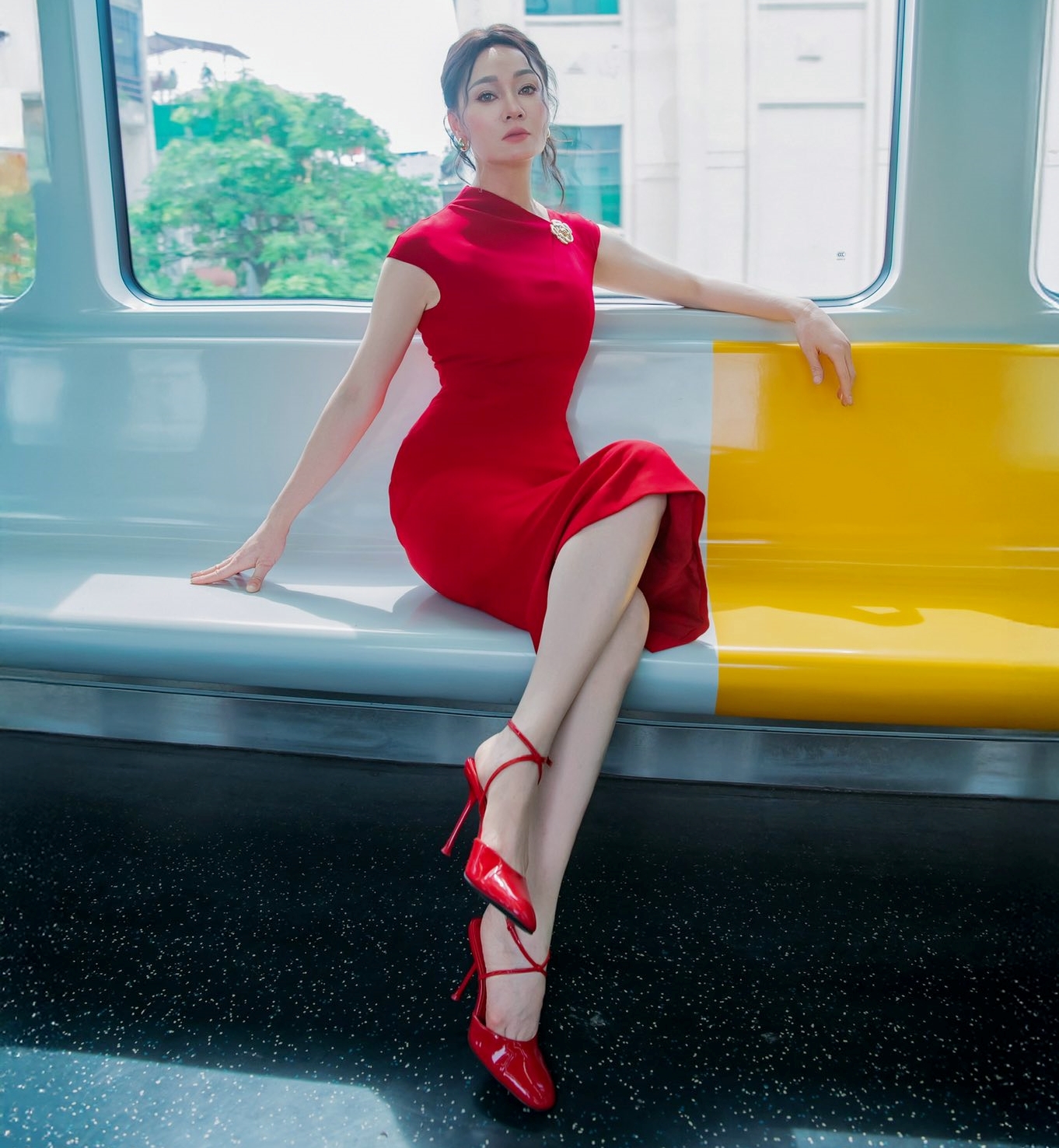 NSƯT l&agrave; ngoại lệ của Vbiz: 49 tuổi vẫn trẻ đẹp kh&ocirc;ng thể tả, body mướt mượt ăn đứt g&aacute;i 18- Ảnh 7.