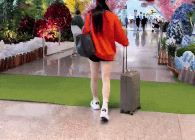 NSƯT l&agrave; ngoại lệ của Vbiz: 49 tuổi vẫn trẻ đẹp kh&ocirc;ng thể tả, body mướt mượt ăn đứt g&aacute;i 18- Ảnh 2.