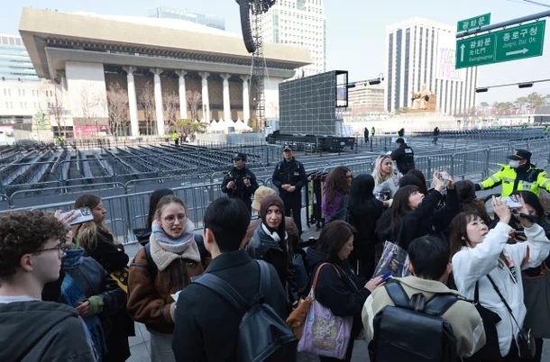 Truyền th&ocirc;ng quốc tế nhận định H&agrave;n Quốc d&ugrave;ng BTS quảng b&aacute; văn h&oacute;a, l&agrave; "c&aacute;i b&oacute;ng lớn" bao tr&ugrave;m thị trường- Ảnh 7.