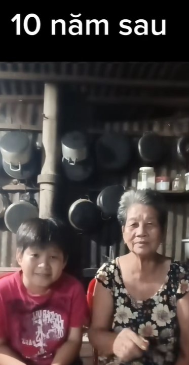 Nam sinh lớp 11 c&ugrave;ng b&agrave; nội quay clip &ldquo;gửi m&igrave;nh 10 năm sau&rdquo;: Kh&oacute; k&igrave;m được nước mắt khi xem đến cuối, nhiều sao Việt để lại b&igrave;nh luận- Ảnh 1.