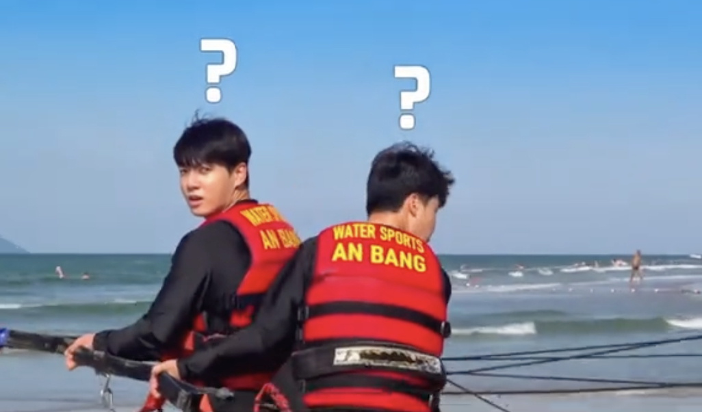 BTS "gặp sự cố" khi tắm biển Việt Nam- Ảnh 3.