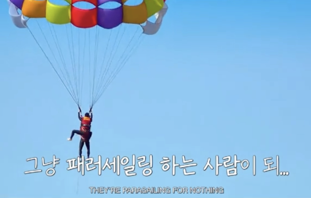 BTS "gặp sự cố" khi tắm biển Việt Nam- Ảnh 5.