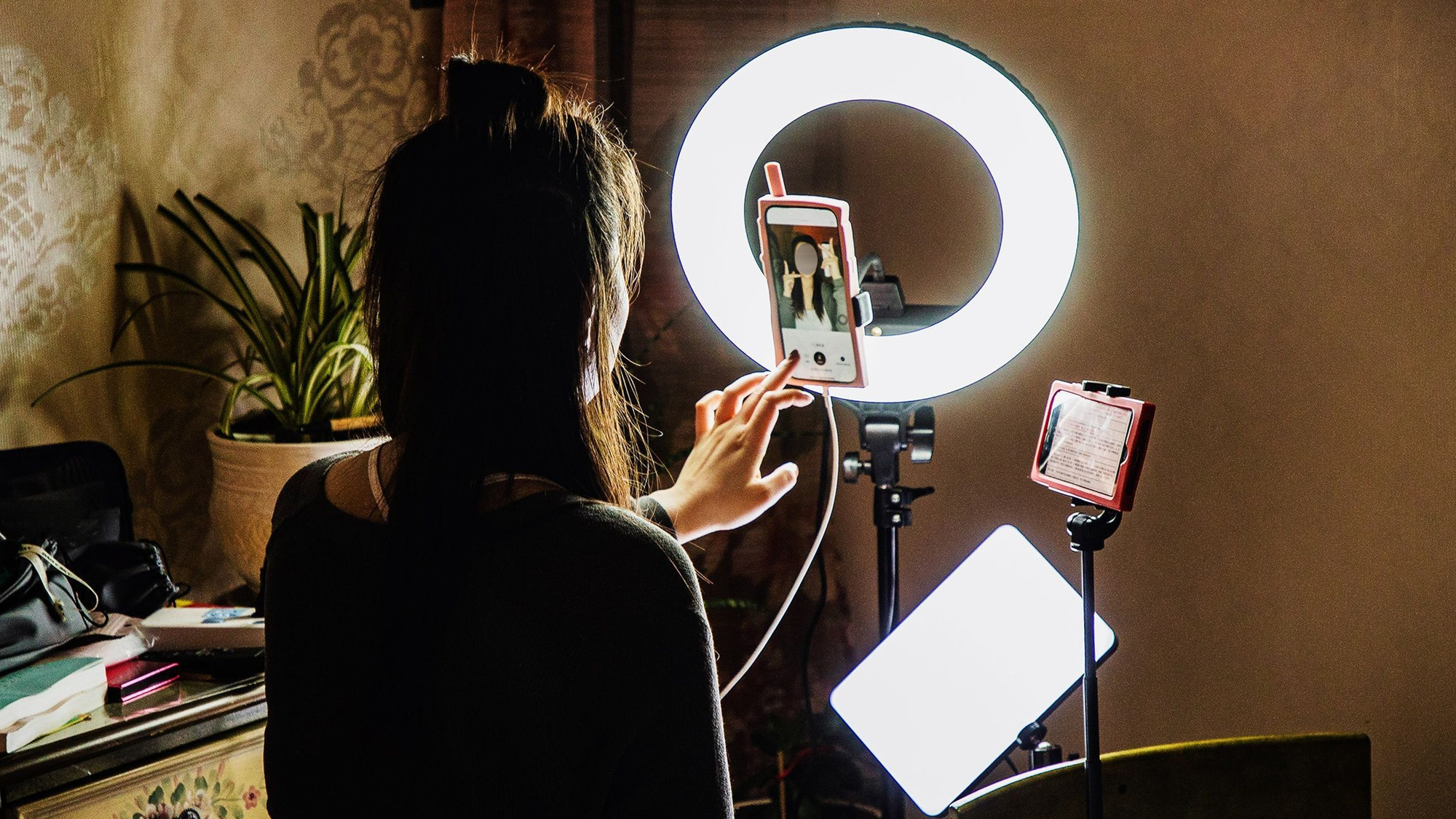 Hành vi có thể có thể bị phạt đến 20 triệu đồng khi livestream- Ảnh 1. Hành vi có thể có thể bị phạt đến 20 triệu đồng khi livestream- Ảnh 1.