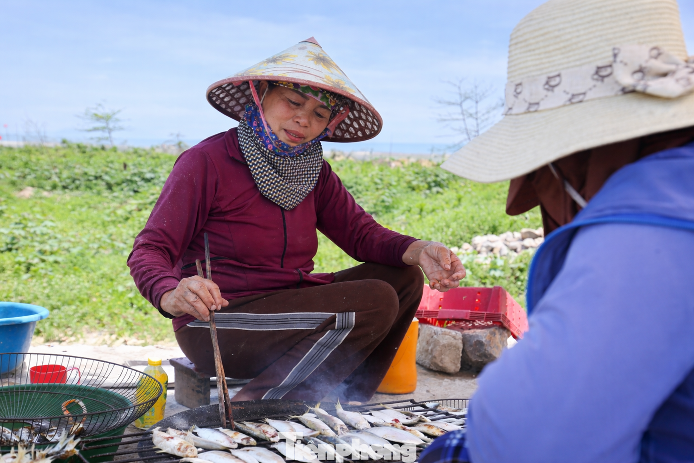 Du kh&aacute;ch 'ph&aacute;t sốt' với c&aacute; tr&iacute;ch nướng b&atilde;i biển- Ảnh 5.
