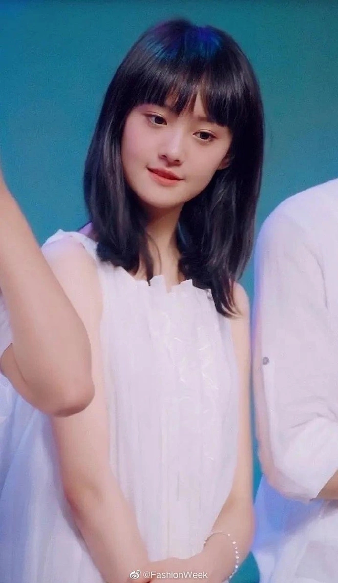 Nữ diễn vi&ecirc;n được đạo diễn đ&igrave;nh đ&aacute;m khen hết lời: 