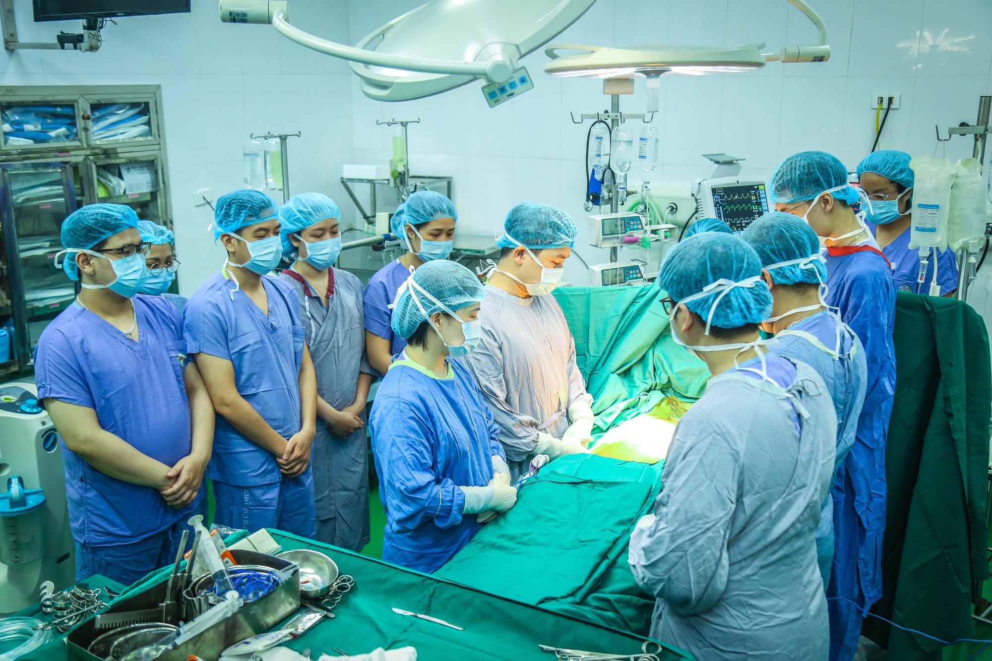 Ca ghép tạng domino đầu tiên tại Việt Nam: Hé lộ quy trình thực hiện và phân cảnh khiến nhiều người rơi nước mắt- Ảnh 2. Ca ghép tạng domino đầu tiên tại Việt Nam: Hé lộ quy trình thực hiện và phân cảnh khiến nhiều người rơi nước mắt- Ảnh 2.