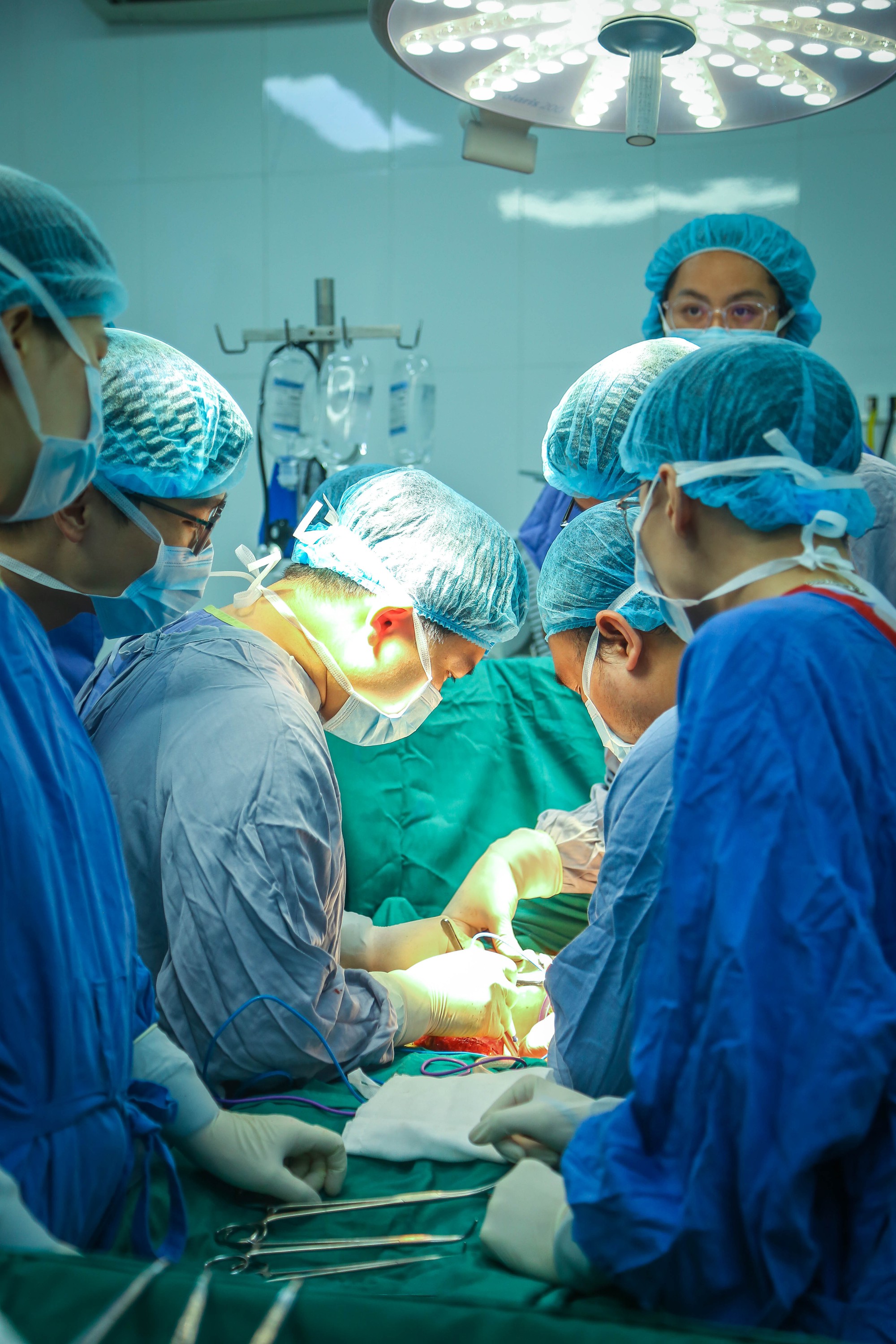 Ca ghép tạng domino đầu tiên tại Việt Nam: Hé lộ quy trình thực hiện và phân cảnh khiến nhiều người rơi nước mắt- Ảnh 9. Ca ghép tạng domino đầu tiên tại Việt Nam: Hé lộ quy trình thực hiện và phân cảnh khiến nhiều người rơi nước mắt- Ảnh 9.