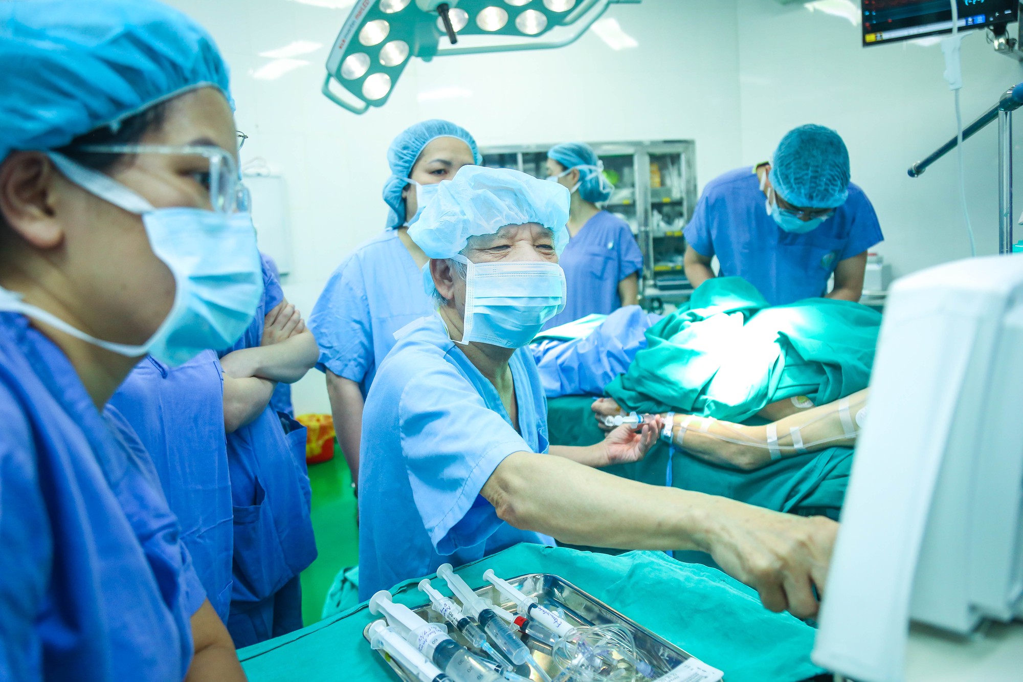 Ca ghép tạng domino đầu tiên tại Việt Nam: Hé lộ quy trình thực hiện và phân cảnh khiến nhiều người rơi nước mắt- Ảnh 8. Ca ghép tạng domino đầu tiên tại Việt Nam: Hé lộ quy trình thực hiện và phân cảnh khiến nhiều người rơi nước mắt- Ảnh 8.