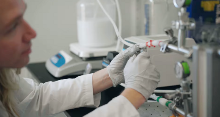 Kinh ngạc c&ocirc;ng nghệ biến kh&iacute; thải CO2 th&agrave;nh quần &aacute;o thời trang- Ảnh 2.