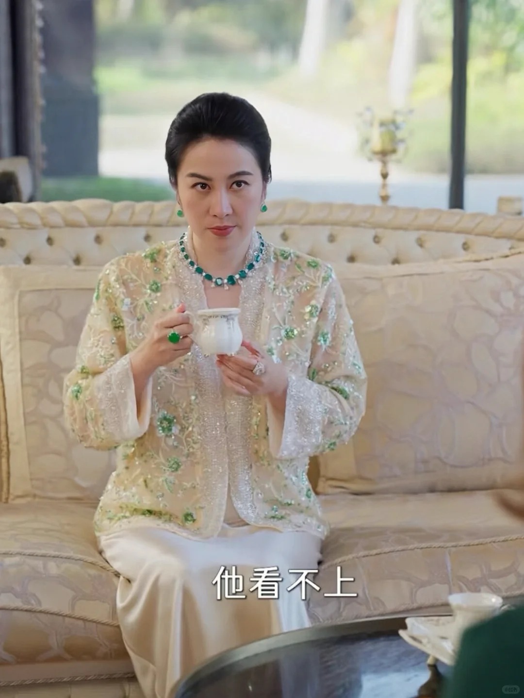 Phim ngắn Hoa ngữ giờ "cuốn" thế sao: B&oacute;c gi&aacute; set trang sức ngọc b&iacute;ch của Diệp Tuyền mới ng&atilde; ngửa v&igrave; sự thật n&agrave;y!- Ảnh 3.