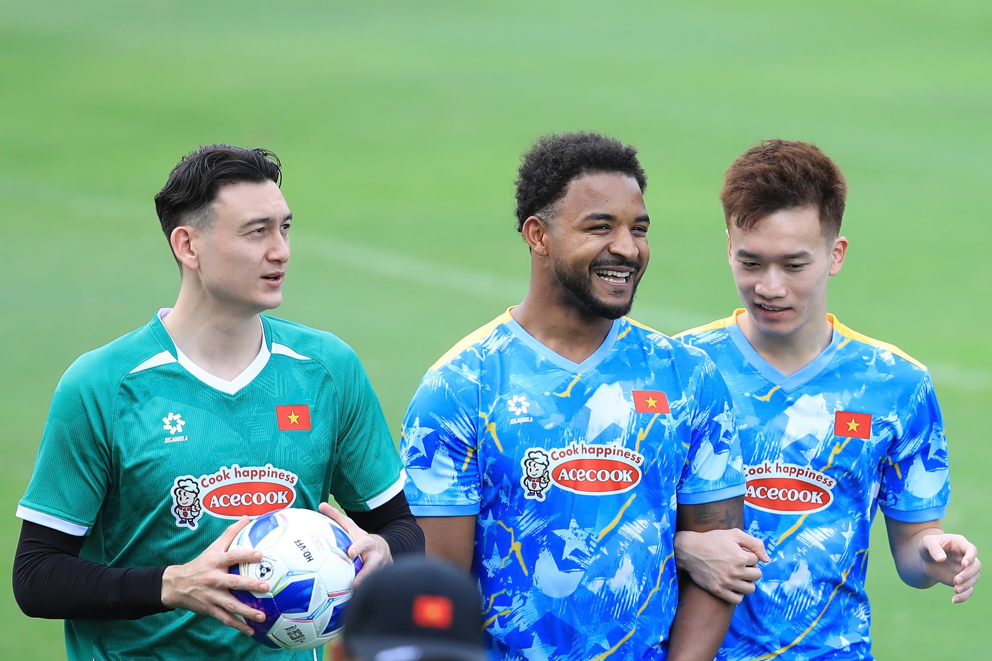 Trung Kiên đọ visual với Văn Lâm: Đúng chuẩn tuyển Việt Nam, cứ thủ môn là đẹp trai- Ảnh 9. Trung Kiên đọ visual với Văn Lâm: Đúng chuẩn tuyển Việt Nam, cứ thủ môn là đẹp trai- Ảnh 9.