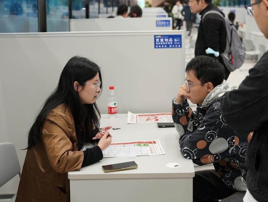 Gửi 100 CV chỉ để nhận ra &ldquo;cơ hội kh&ocirc;ng d&agrave;nh cho m&igrave;nh&rdquo;: Ở lại th&agrave;nh phố nghĩa l&agrave; tiếp tục ti&ecirc;u tiền, đ&agrave;nh về qu&ecirc;- Ảnh 2.