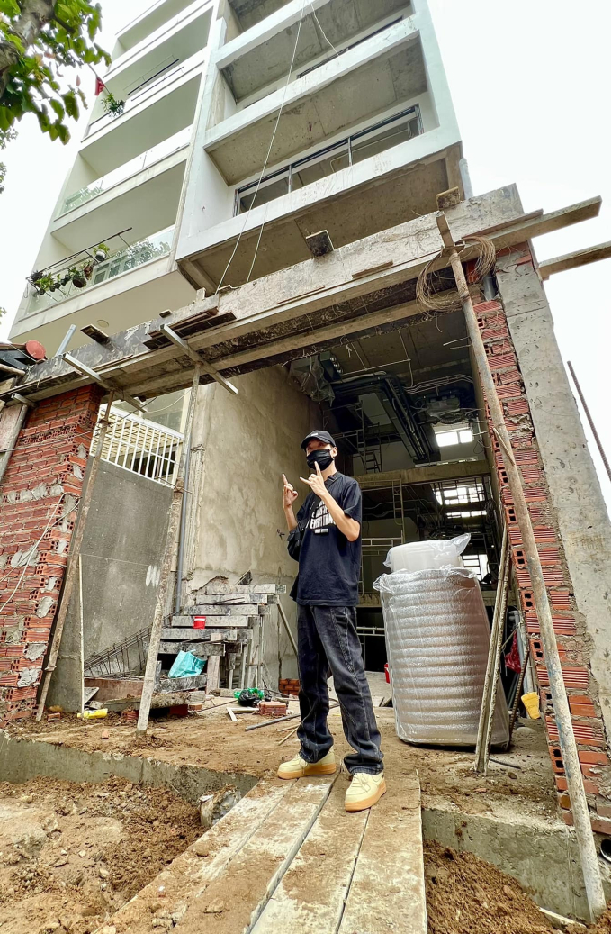 To&agrave;n cảnh biệt thự 5 tầng của JustaTee - Tr&acirc;m Anh- Ảnh 2.