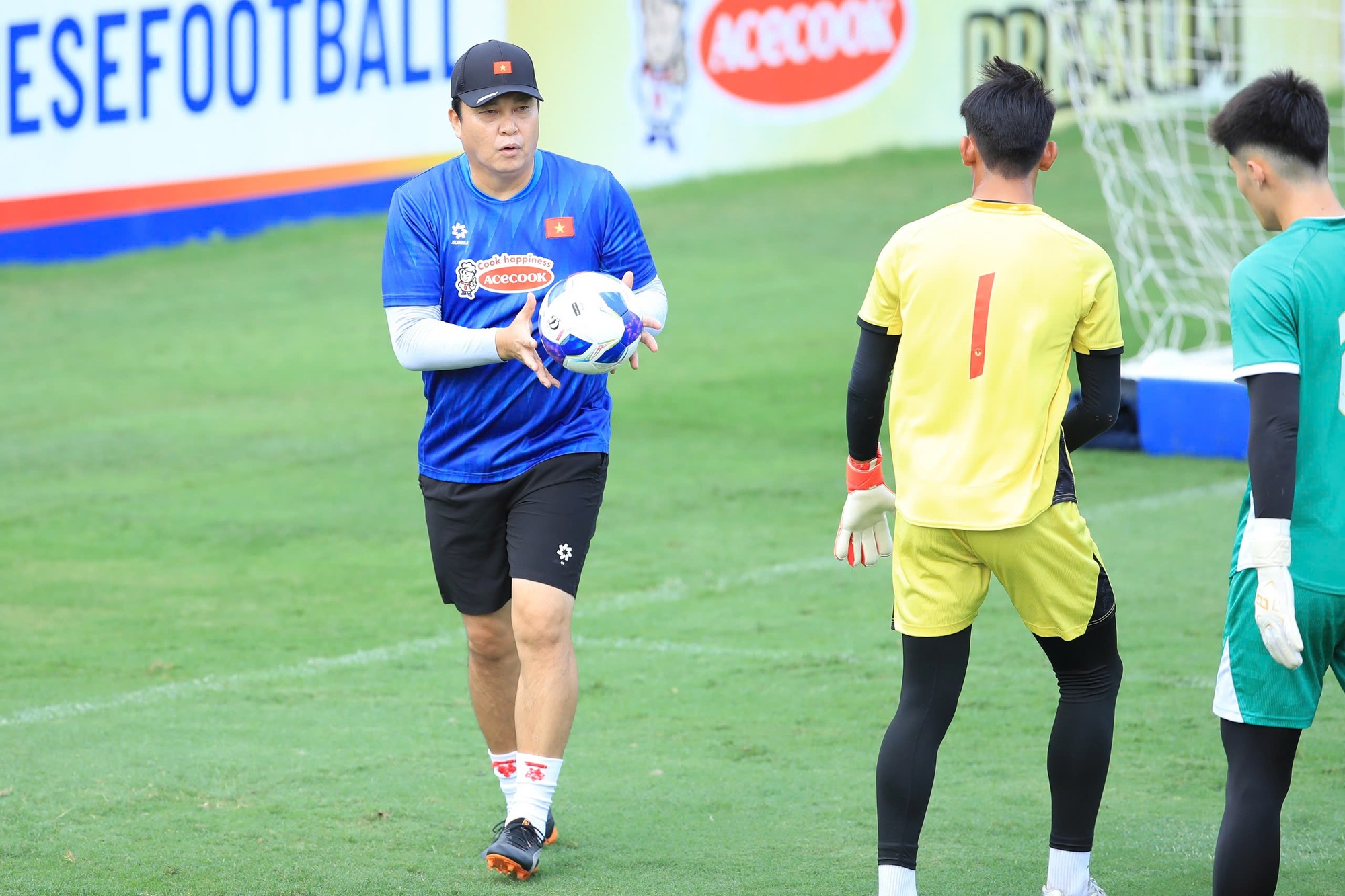 Trung Kiên đọ visual với Văn Lâm: Đúng chuẩn tuyển Việt Nam, cứ thủ môn là đẹp trai- Ảnh 6. Trung Kiên đọ visual với Văn Lâm: Đúng chuẩn tuyển Việt Nam, cứ thủ môn là đẹp trai- Ảnh 6.