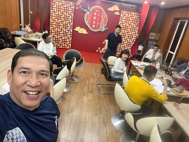 D&agrave;n nghệ sỹ T&aacute;o Qu&acirc;n hội ngộ, &ldquo;Ngọc Ho&agrave;ng&rdquo; Quốc Kh&aacute;nh l&agrave; t&acirc;m điểm ch&uacute; &yacute;- Ảnh 2.