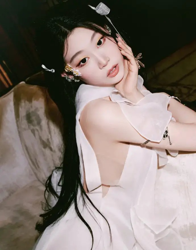 Con g&aacute;i sinh năm 2006 của một diễn vi&ecirc;n h&agrave;i bị ch&ecirc; bai v&igrave; k&eacute;m xinh, 12 năm sau "lột x&aacute;c" đẳng cấp- Ảnh 12.