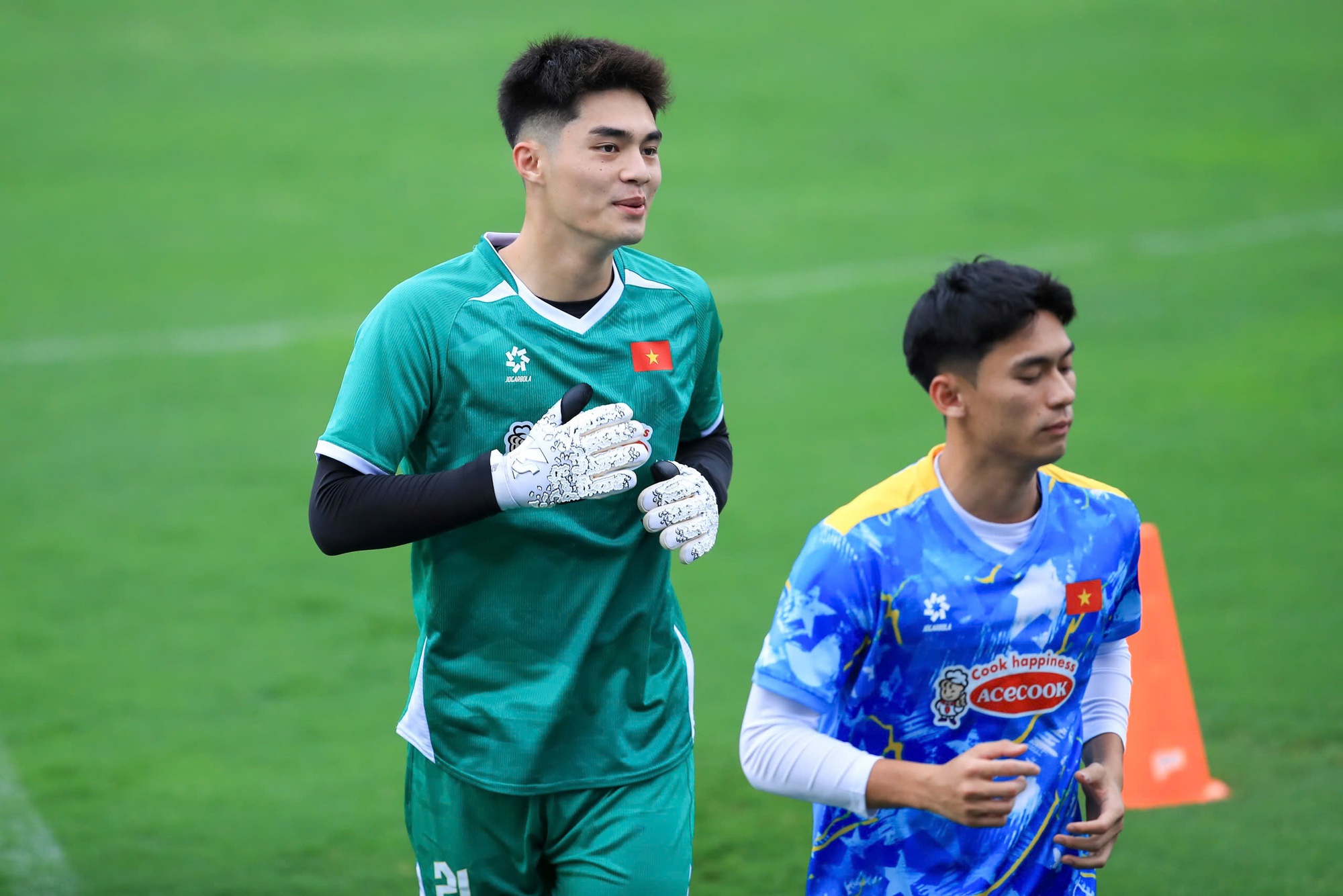 Visual s&aacute;ng bừng của thủ m&ocirc;n 1m91 Trung Ki&ecirc;n ở đội tuyển Việt Nam- Ảnh 3.