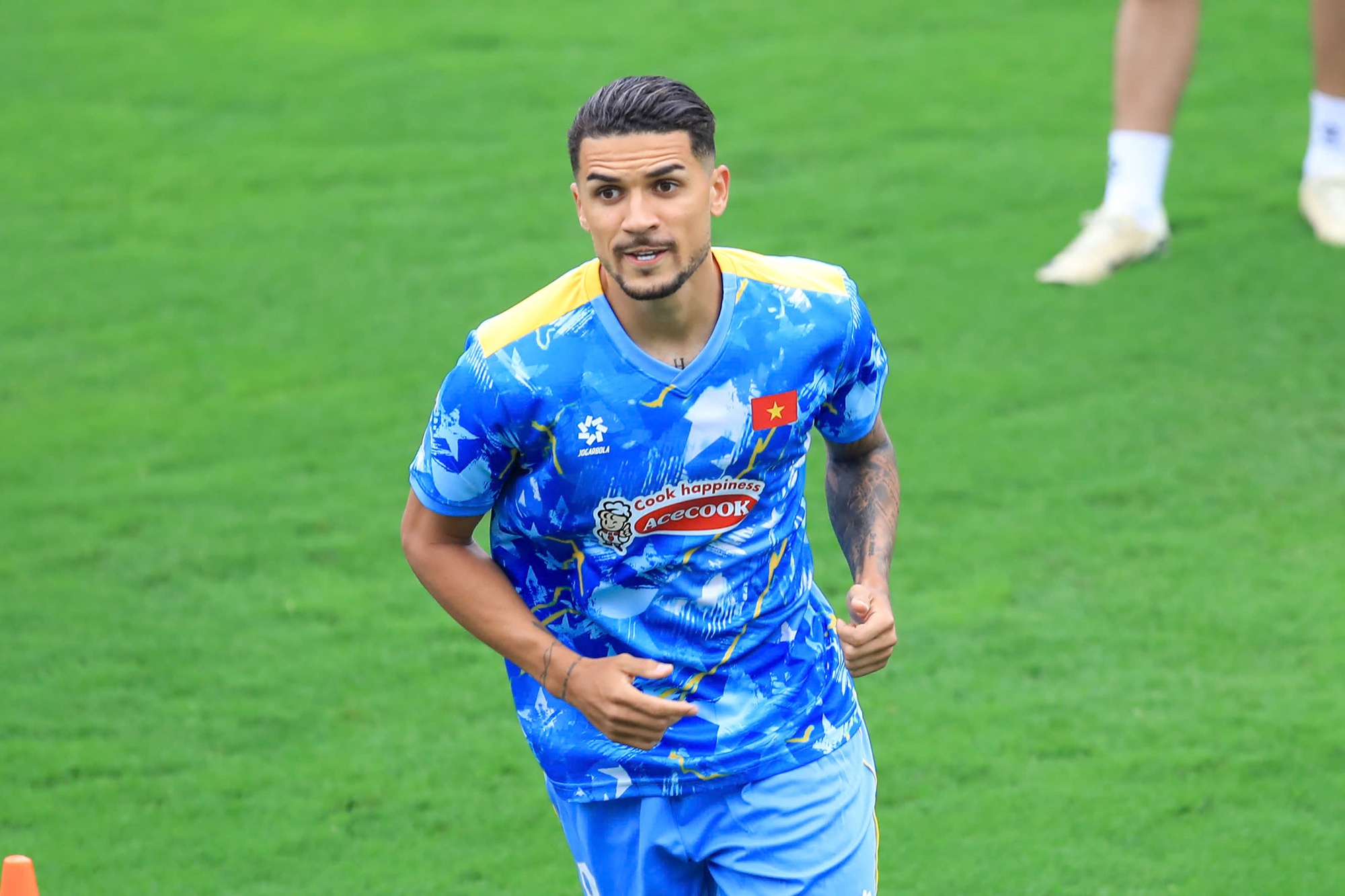 Visual s&aacute;ng bừng của thủ m&ocirc;n 1m91 Trung Ki&ecirc;n ở đội tuyển Việt Nam- Ảnh 10.